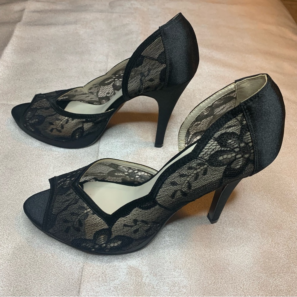 Lulu Townsend Lace Peep Toe Pumps 4 Inch Heels Black Women’s Size 8.5